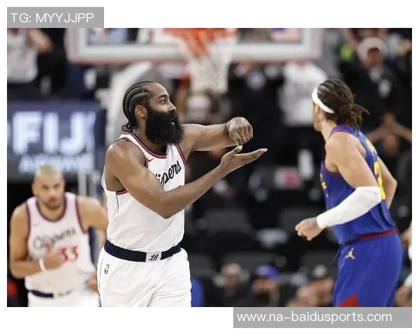 哈登生涯3次单场10+三分，与拉文和JR并列历史第四位