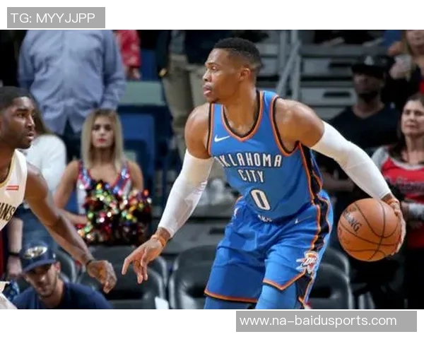 回饼一个！杜伦弧顶击地妙传，CC双手暴扣燃爆全场