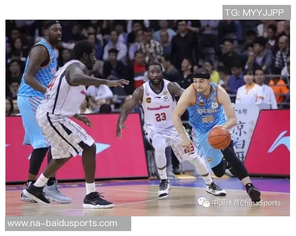 布拉切正式回归新疆男篮，季后赛首轮将对位易建联