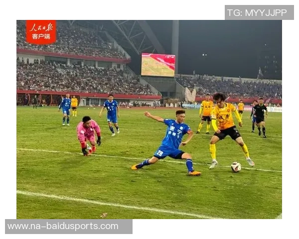 川超联赛凉山队员飞踹主裁引争议,球场暴力背后的深层原因 川超联赛凉山队员飞踹主裁引争议,球场暴力背后的深层原因