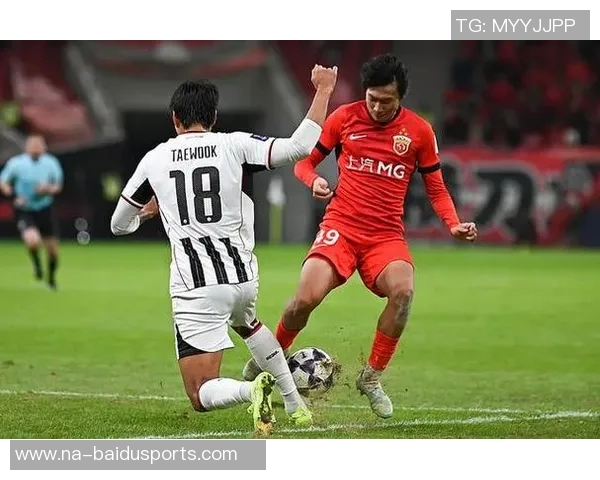 激战再升华！大连英博对阵上海海港，加布里埃尔四分钟单刀破门点燃赛场激情